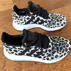 NWOB Womens Adidas Swift Run Athletic Sneaker Leopard print Black/White Sz 7.5